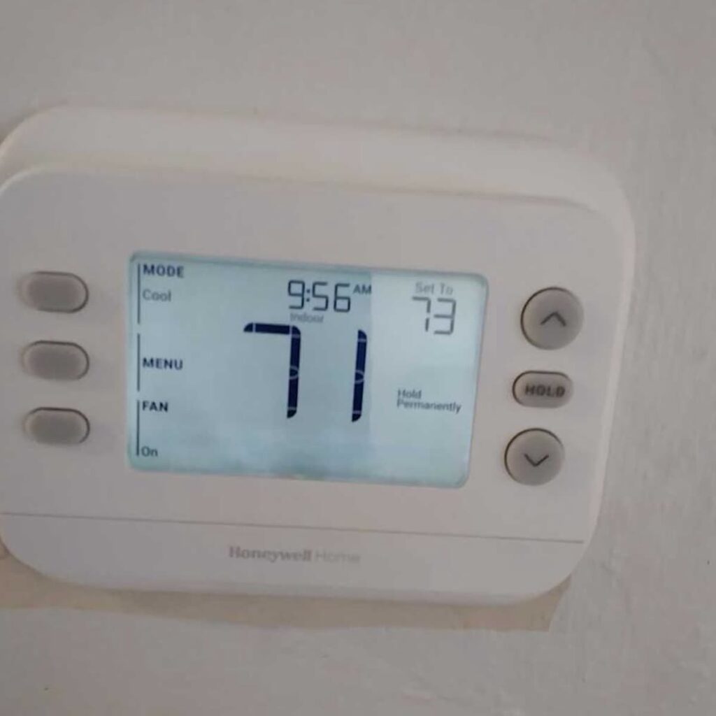 Thermostat set to cool during an uneven temperature problem in a home